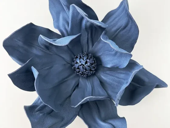 Fiori in pelle, tessuto, seta ed altri materiali-1