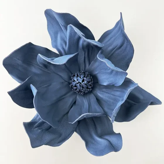 Fiori in pelle, tessuto, seta ed altri materiali-1